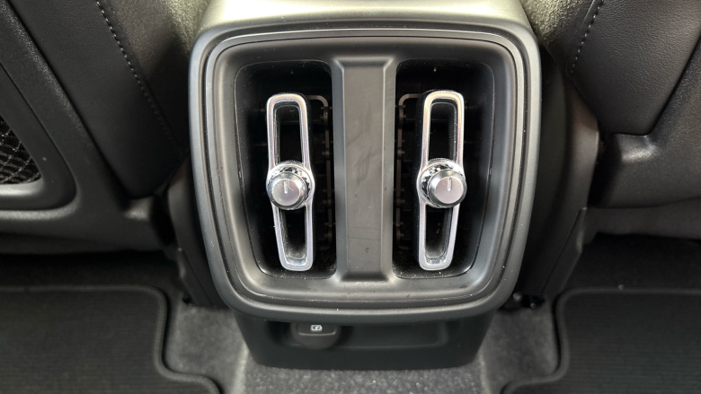 Volvo Xc40 2.0 B4P R DESIGN Pro 5dr Auto [7 speed] Petrol Estate